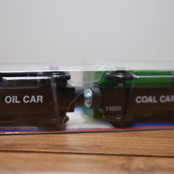 Oil Vicarstown & Coal Cargo Thomas & Friends Wooden Train Fisher Price Sealed - Picture 9 of 10